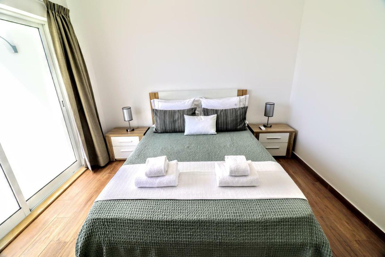 By The Sea - Sea View Torres Apartment ปอร์ติเมา ภายนอก รูปภาพ