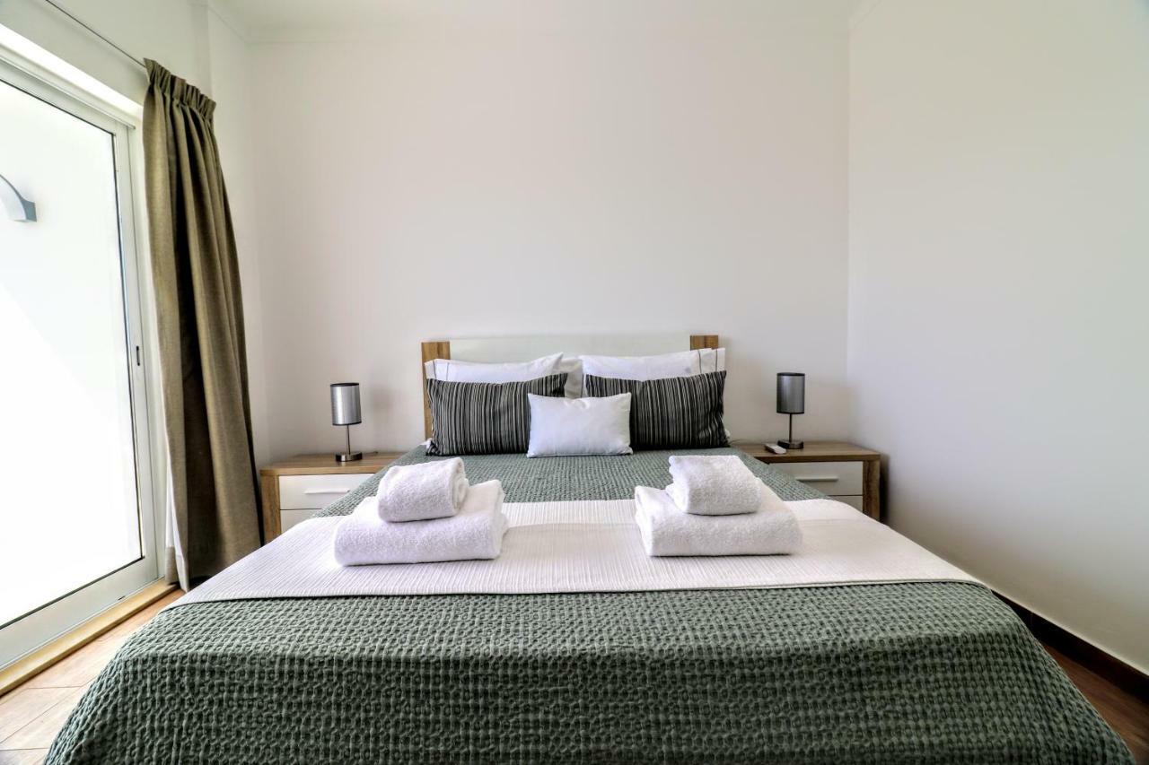 By The Sea - Sea View Torres Apartment ปอร์ติเมา ภายนอก รูปภาพ