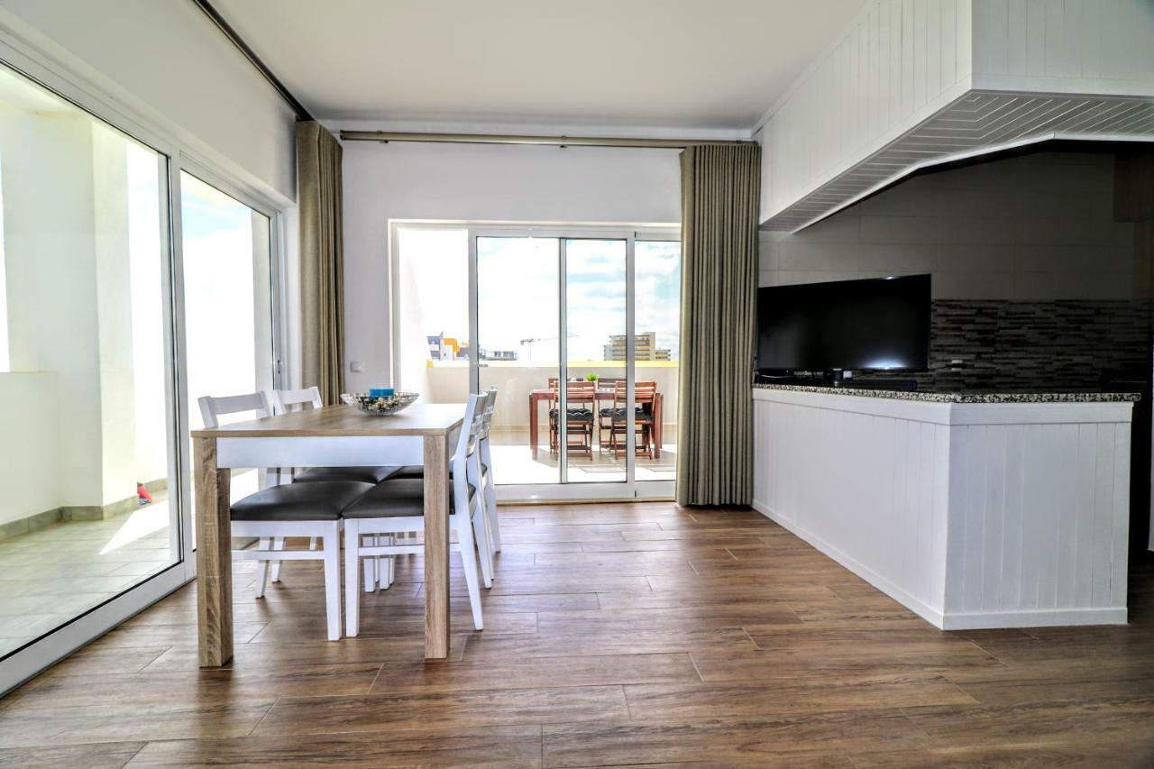 By The Sea - Sea View Torres Apartment ปอร์ติเมา ภายนอก รูปภาพ
